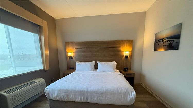Best Western Plus 1000 Islands Hotel Suite