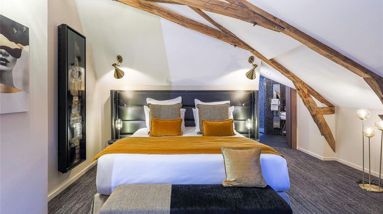 CHATEAU DE MARAVAL Room
