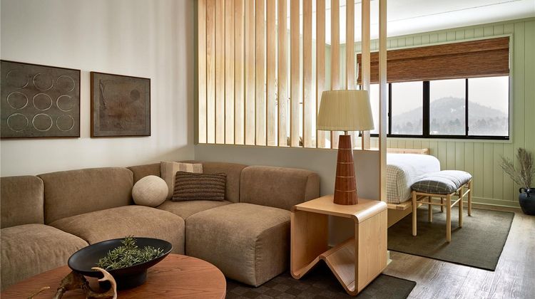 Laurel Lake Placid Suite