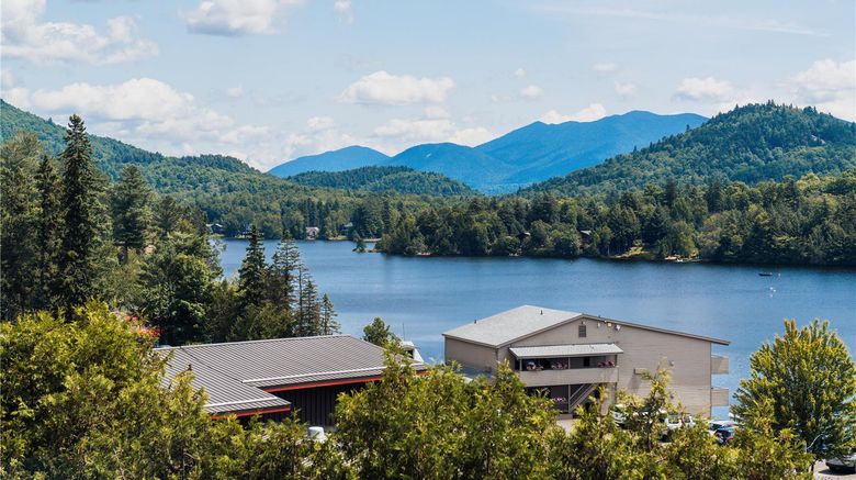 <b>Laurel Lake Placid Suite</b>. Images powered by <a href="https://iceportal.shijigroup.com/" title="IcePortal" target="_blank">IcePortal</a>.