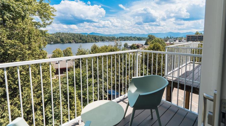 Laurel Lake Placid Suite