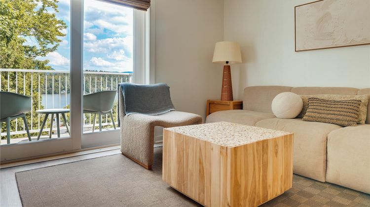 Laurel Lake Placid Suite
