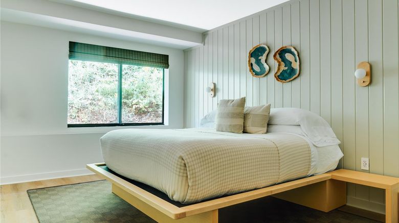 <b>Laurel Lake Placid Suite</b>. Images powered by <a href="https://iceportal.shijigroup.com/" title="IcePortal" target="_blank">IcePortal</a>.