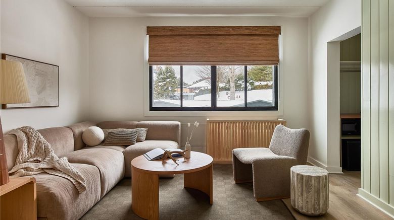 <b>Laurel Lake Placid Suite</b>. Images powered by <a href="https://iceportal.shijigroup.com/" title="IcePortal" target="_blank">IcePortal</a>.