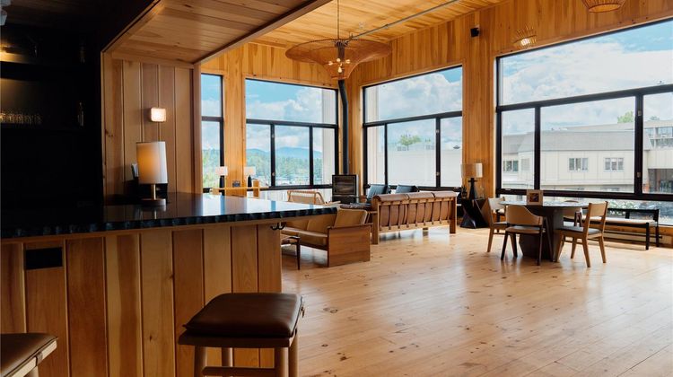 Laurel Lake Placid Lobby