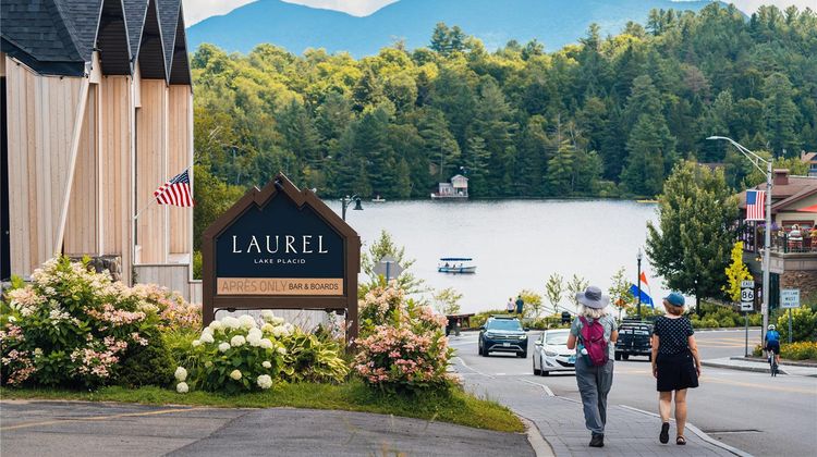 Laurel Lake Placid Exterior