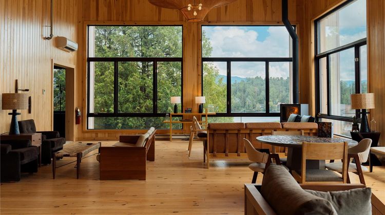 Laurel Lake Placid Lobby