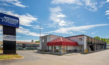 Econo Lodge West