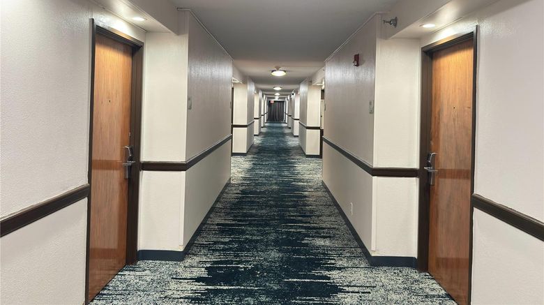 <b>Indy Hotel Lobby</b>. Images powered by <a href="https://iceportal.shijigroup.com/" title="IcePortal" target="_blank">IcePortal</a>.