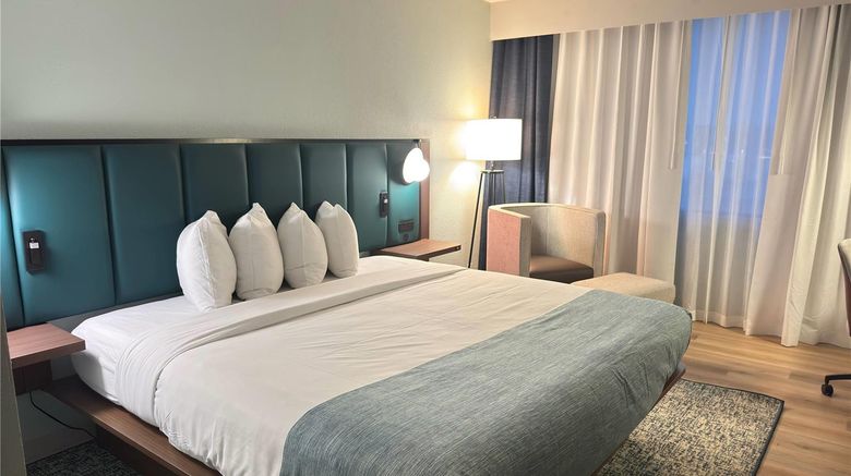 <b>Indy Hotel Room</b>. Images powered by <a href="https://iceportal.shijigroup.com/" title="IcePortal" target="_blank">IcePortal</a>.