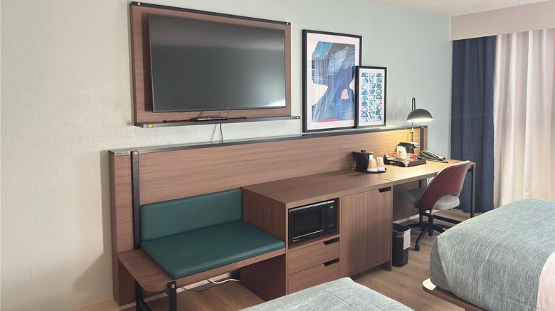 <b>Indy Hotel Room</b>. Images powered by <a href="https://iceportal.shijigroup.com/" title="IcePortal" target="_blank">IcePortal</a>.