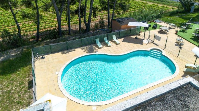 <b>Hotel Les Rocailles Pool</b>. Images powered by <a href="https://iceportal.shijigroup.com/" title="IcePortal" target="_blank">IcePortal</a>.