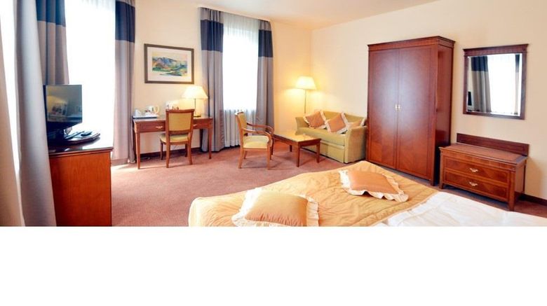 <b>Hotel Restaurant Hohenstaufen Room</b>. Images powered by <a href="https://iceportal.shijigroup.com/" title="IcePortal" target="_blank">IcePortal</a>.