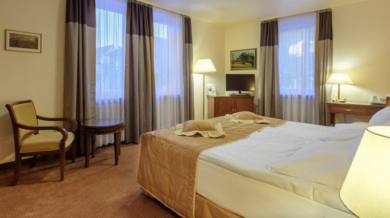 <b>Hotel Restaurant Hohenstaufen Room</b>. Images powered by <a href="https://iceportal.shijigroup.com/" title="IcePortal" target="_blank">IcePortal</a>.