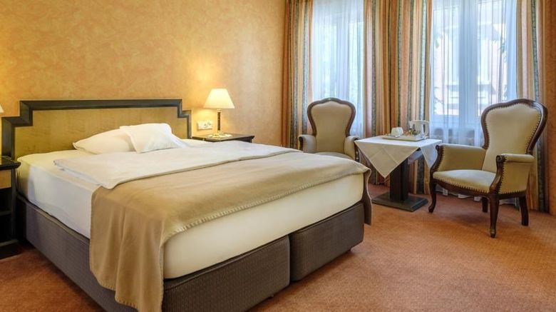 <b>Hotel Restaurant Hohenstaufen Room</b>. Images powered by <a href="https://iceportal.shijigroup.com/" title="IcePortal" target="_blank">IcePortal</a>.