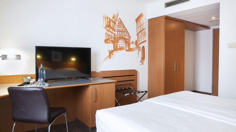 <b>Hotel Heppenheim Room</b>. Images powered by <a href="https://iceportal.shijigroup.com/" title="IcePortal" target="_blank">IcePortal</a>.