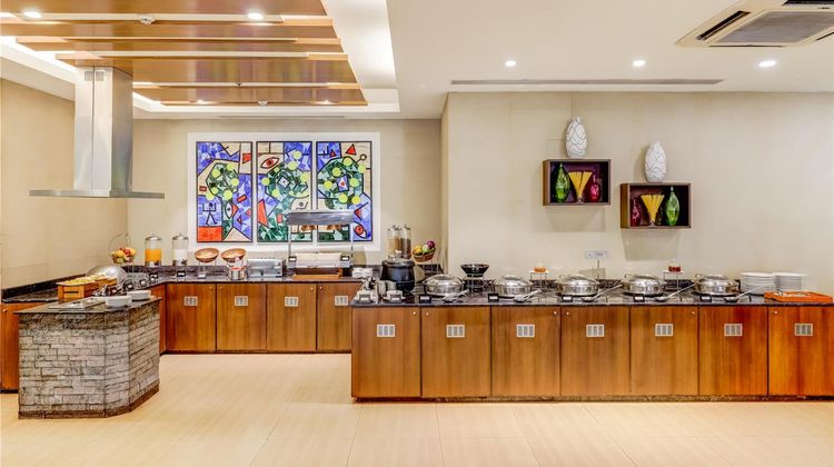 Lemon Tree Hotel Ahmedabad Restaurant