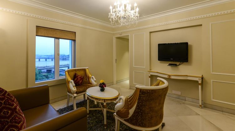 Lemon Tree Premier The Atrium Suite