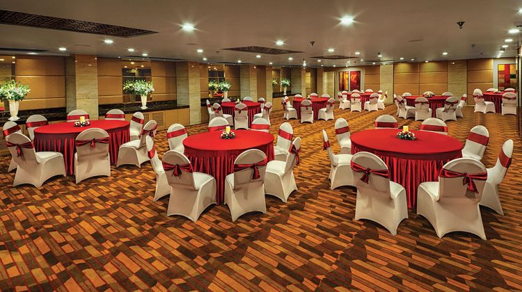 Lemon Tree Hotel Vadodara Restaurant