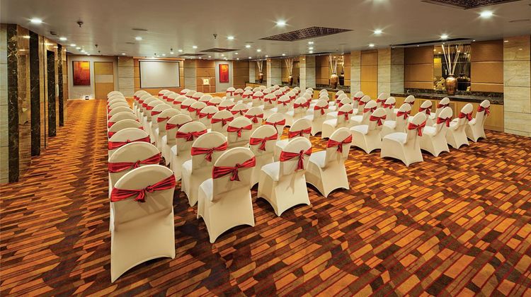 Lemon Tree Hotel Vadodara Restaurant