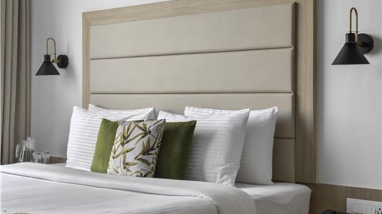 Lemon Tree Hotel Vadodara Room