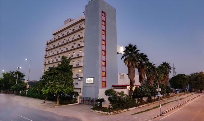 Red Fox Hotel, East Delhi Exterior