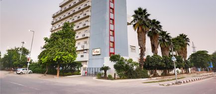 Red Fox Hotel, East Delhi Exterior