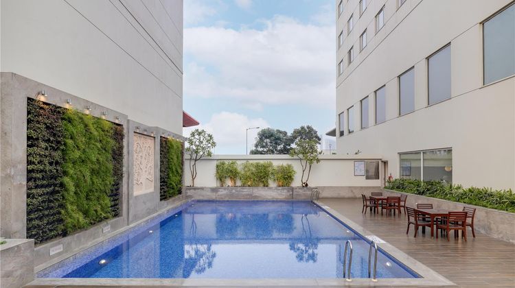 Lemon Tree Hotel Sector 60 Pool