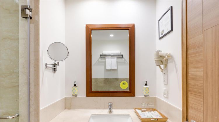 Lemon Tree Hotel Sector 60 Room