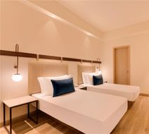 Lemon Tree Hotel Gachibowli Room