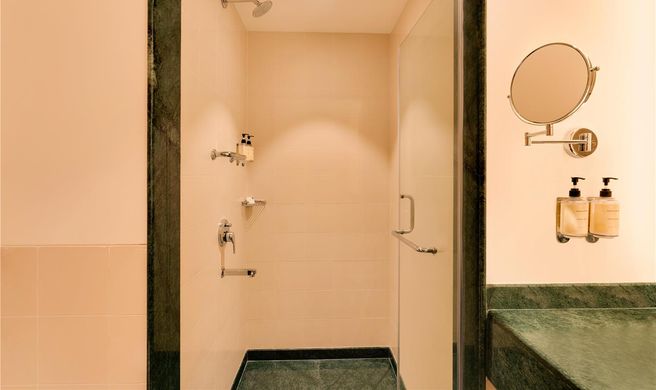 Lemon Tree Hotel Gachibowli Room
