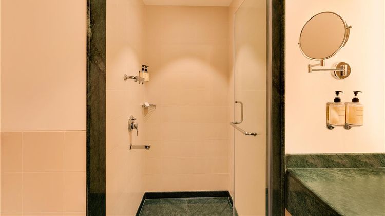 Lemon Tree Hotel Gachibowli Room