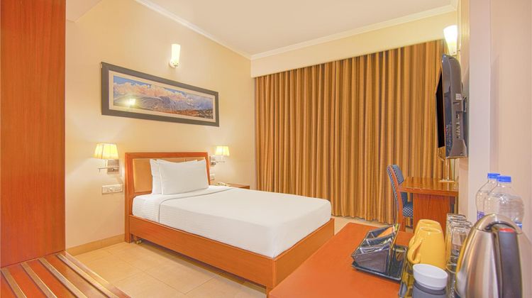 Lemon Tree Hotel Baddi Room