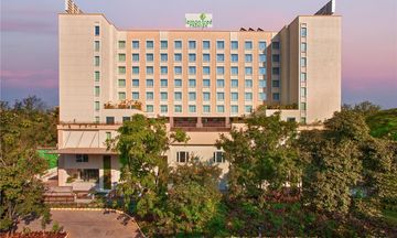 Lemon Tree Premier City Center Pune