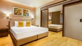 Lemon Tree Hotel, Viman Nagar Room