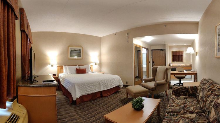 Humphry Inn and Suites Suite