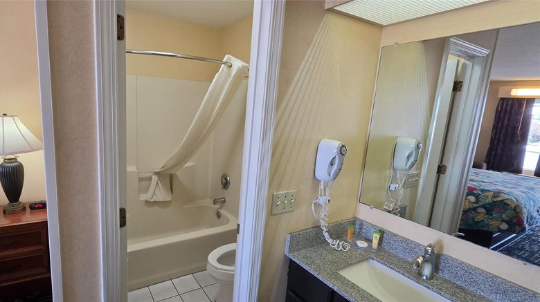 <b>Jameson Inn Douglas Room</b>. Images powered by <a href="https://iceportal.shijigroup.com/" title="IcePortal" target="_blank">IcePortal</a>.