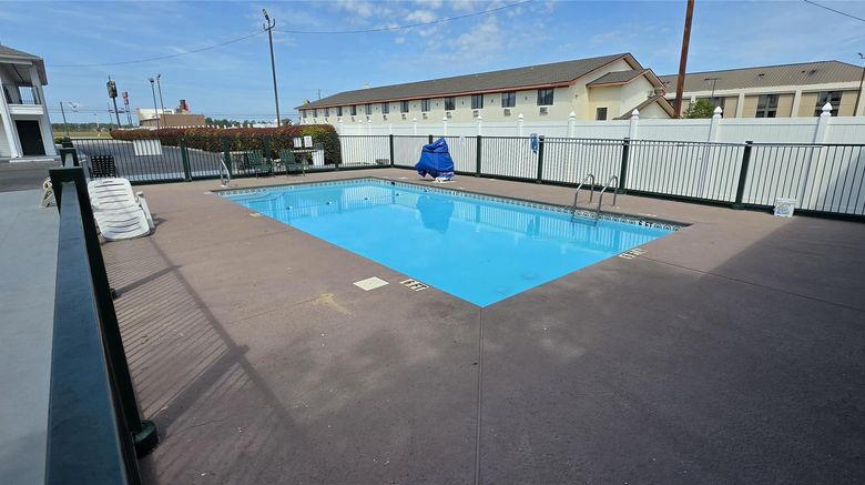 <b>Jameson Inn Douglas Pool</b>. Images powered by <a href="https://iceportal.shijigroup.com/" title="IcePortal" target="_blank">IcePortal</a>.
