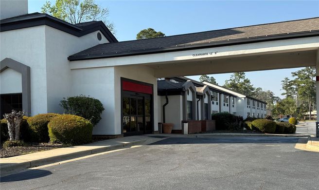 Ramada by Wyndham Albany Exterior