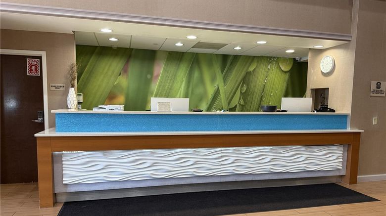 The Peoria Hotel, SureStay Collection Lobby. Images powered by <a href="https://iceportal.shijigroup.com" target="_blank" rel="noopener">Ice Portal</a>.