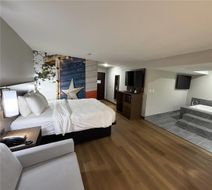 Landmark Hotel Dallas Addison Suite