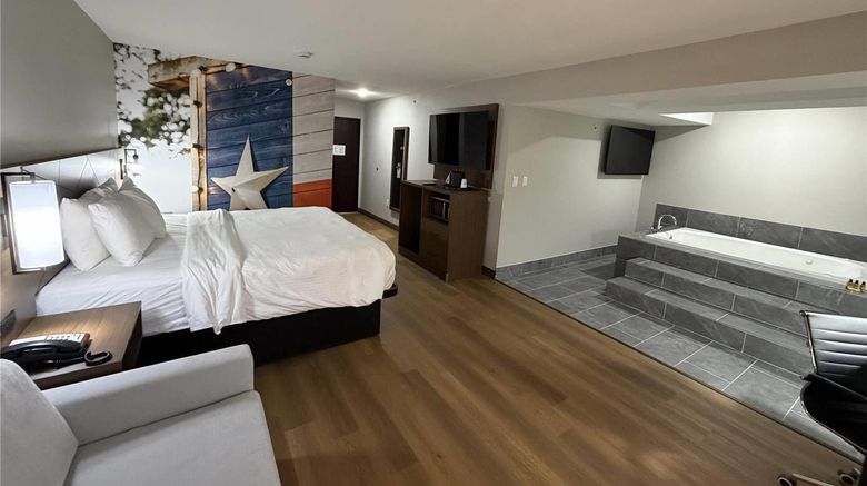 <b>Landmark Hotel Dallas Addison Suite</b>. Images powered by <a href="https://iceportal.shijigroup.com/" title="IcePortal" target="_blank">IcePortal</a>.