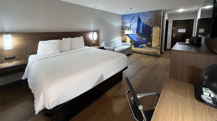 Landmark Hotel Dallas Addison Suite