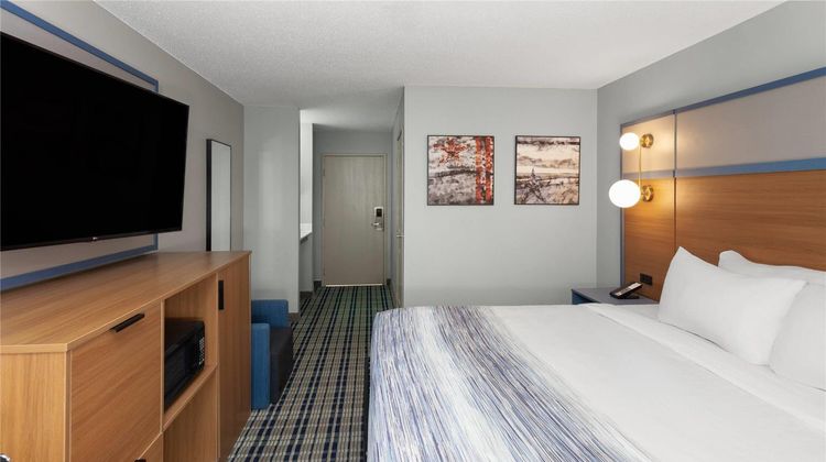 AmericInn by Wyndham Lake Mills Room