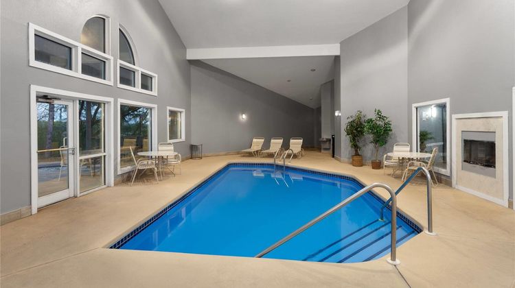 AmericInn by Wyndham Lake Mills Pool