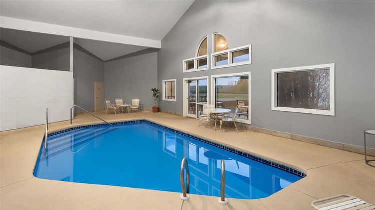AmericInn by Wyndham Lake Mills Pool