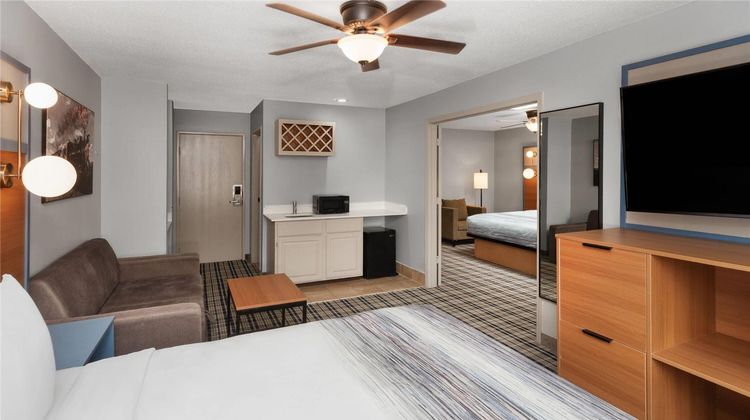 AmericInn by Wyndham Lake Mills Suite