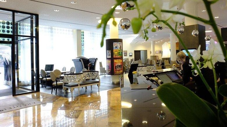 <b>ARCOTEL Onyx Hamburg Lobby</b>. Images powered by <a href="https://iceportal.shijigroup.com/" title="IcePortal" target="_blank">IcePortal</a>.
