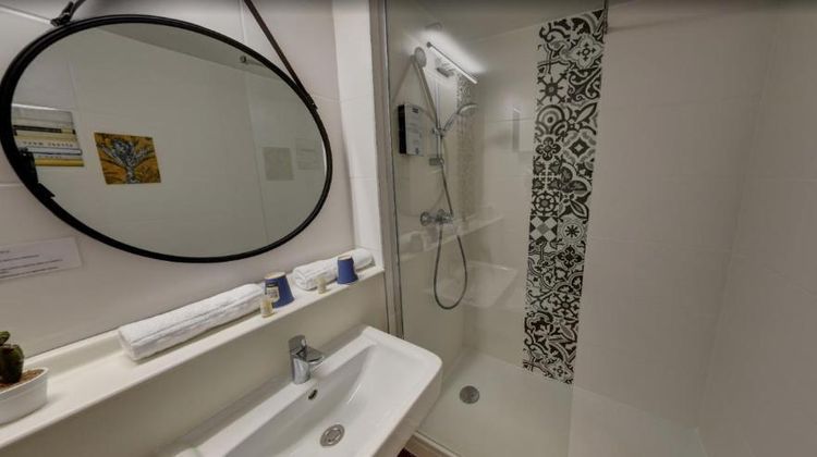 Kyriad Avignon Cap Sud Room