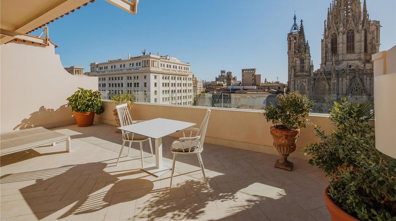 <b>Lamaro Hotel Suite</b>. Images powered by <a href="https://iceportal.shijigroup.com/" title="IcePortal" target="_blank">IcePortal</a>.